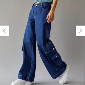 Wide-Leg Blue Jeans with Cargo Pockets Size 31 BDG